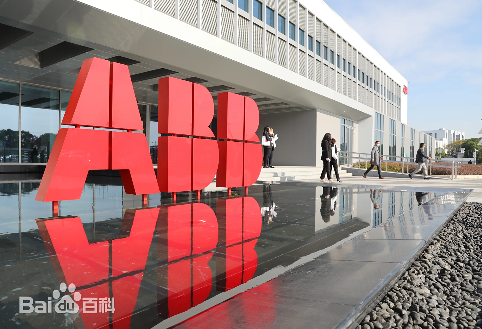 工信部：上半年工業機器人、服務機器人產量同比分別增長35.6%和25.5%